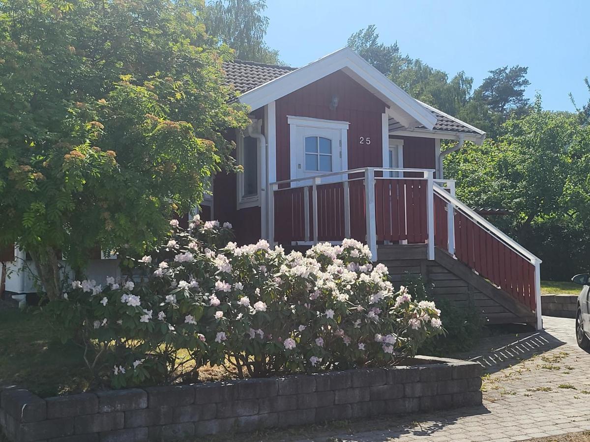 Minihus Med Stor Traedgardstomt Naera Golf Och Hav Villa Trosa Eksteriør bilde